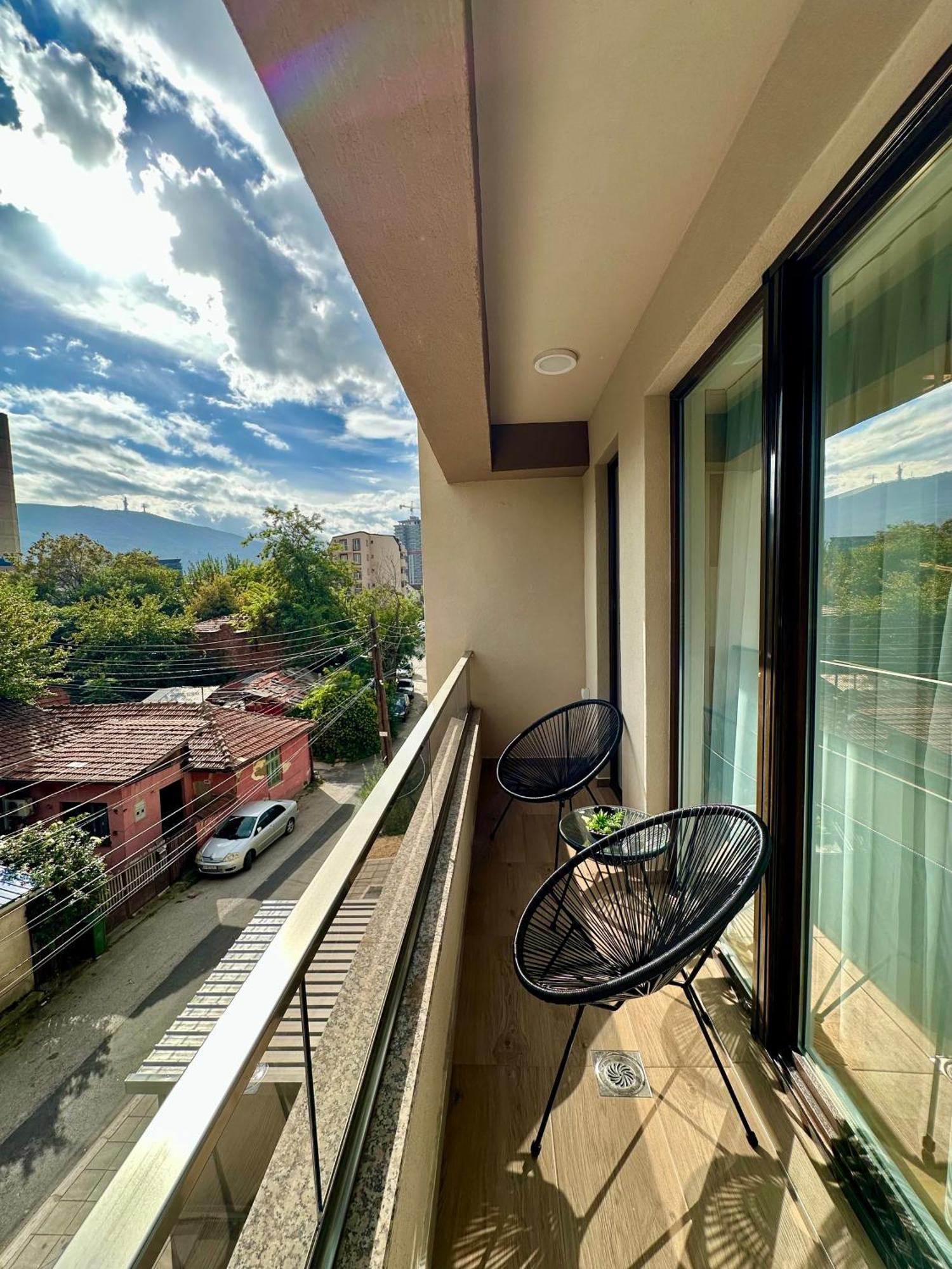 Downtown Riverside Apartments Скопье Экстерьер фото