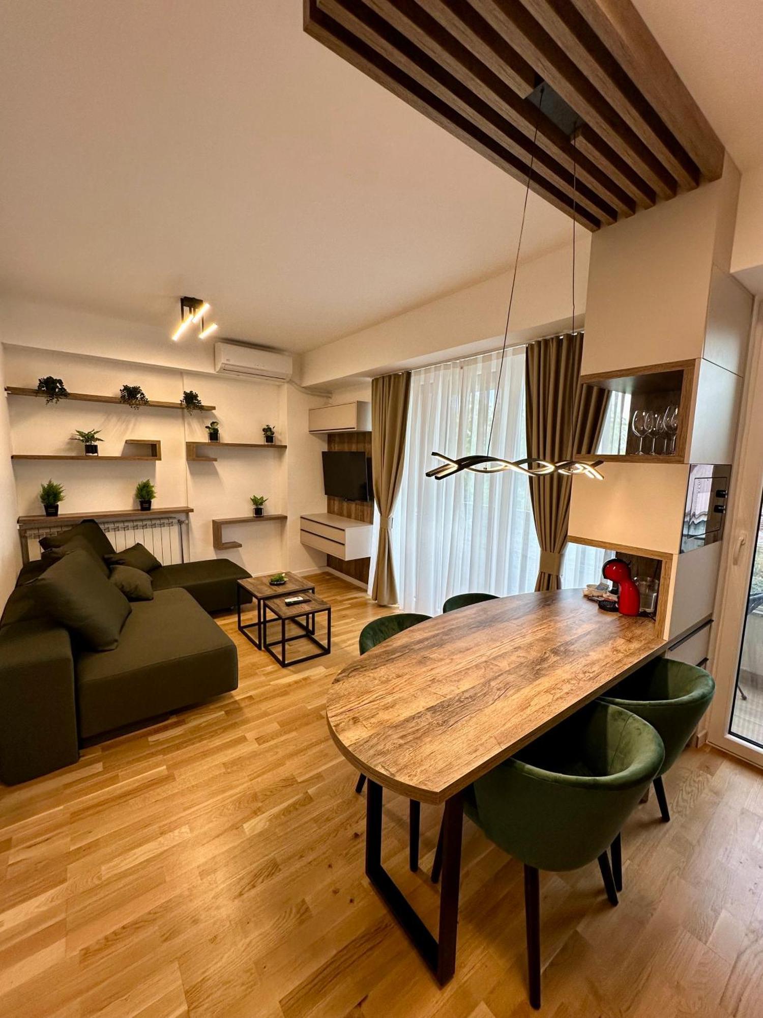 Downtown Riverside Apartments Скопье Экстерьер фото