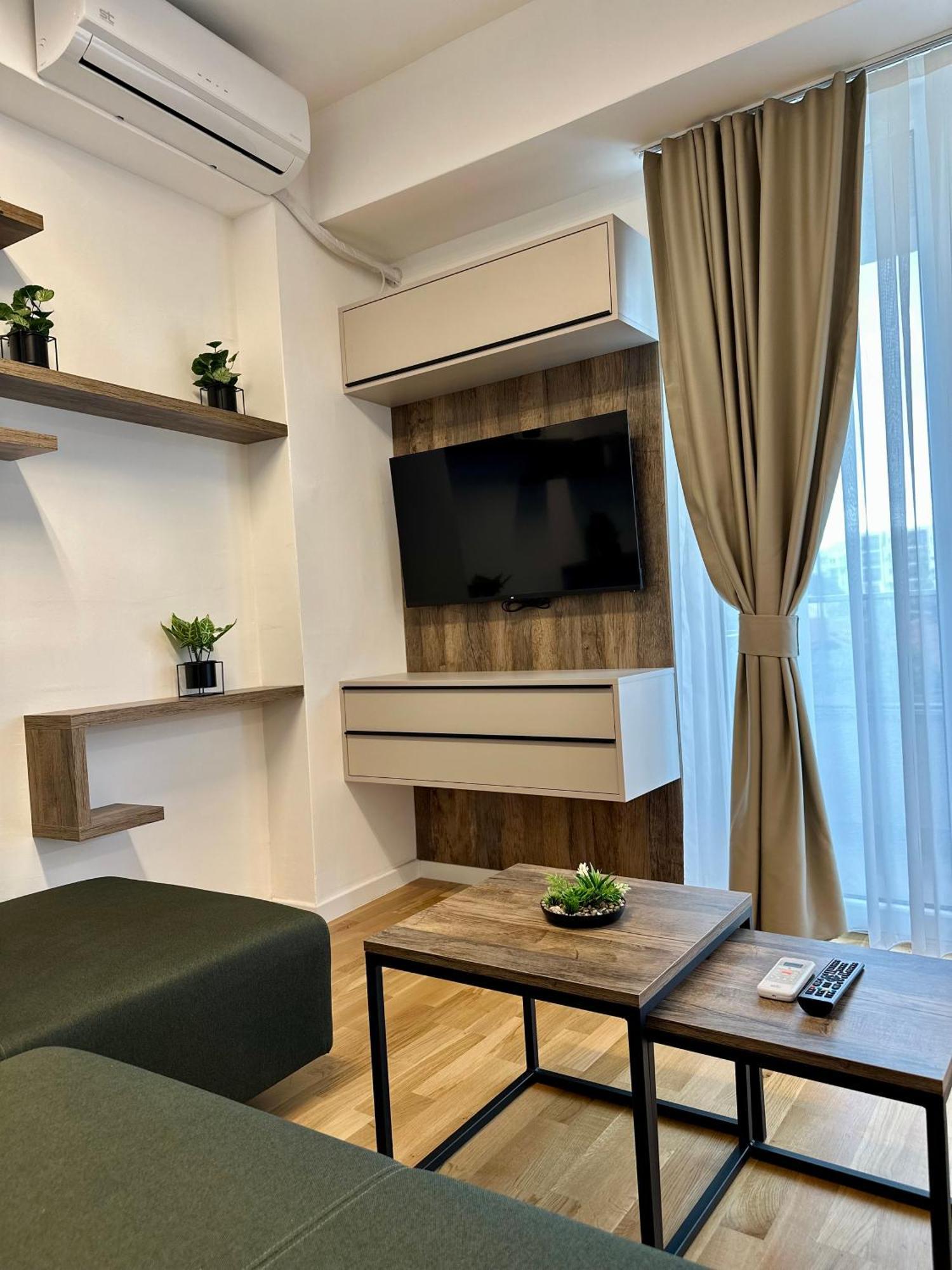 Downtown Riverside Apartments Скопье Экстерьер фото