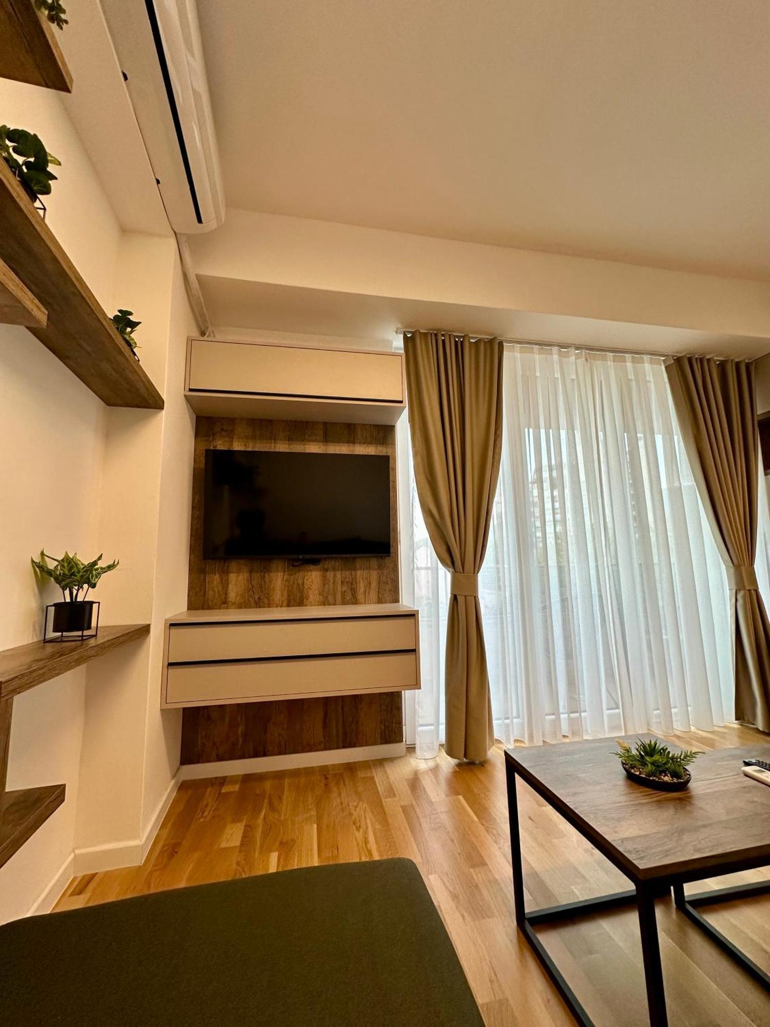 Downtown Riverside Apartments Скопье Экстерьер фото
