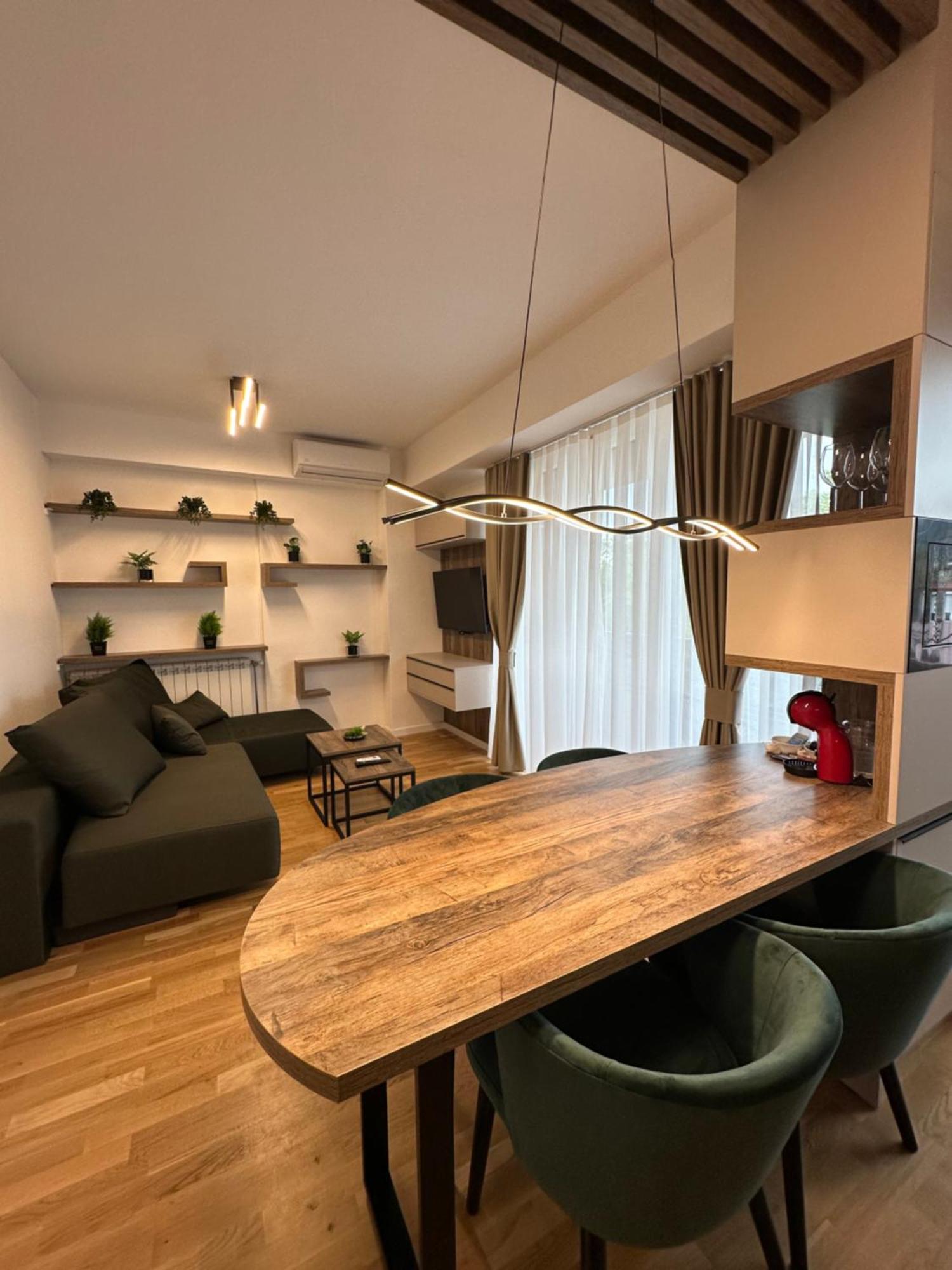 Downtown Riverside Apartments Скопье Экстерьер фото