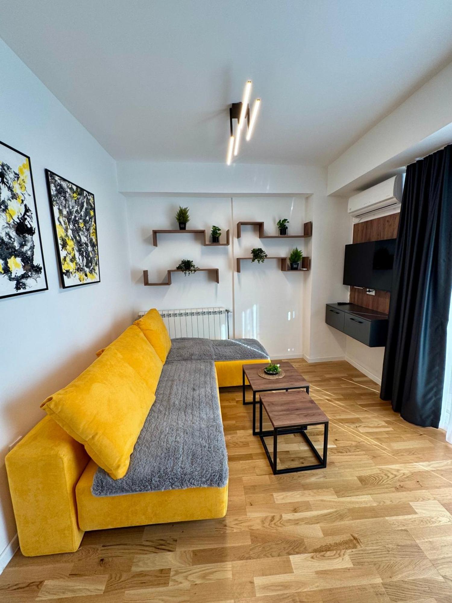 Downtown Riverside Apartments Скопье Экстерьер фото