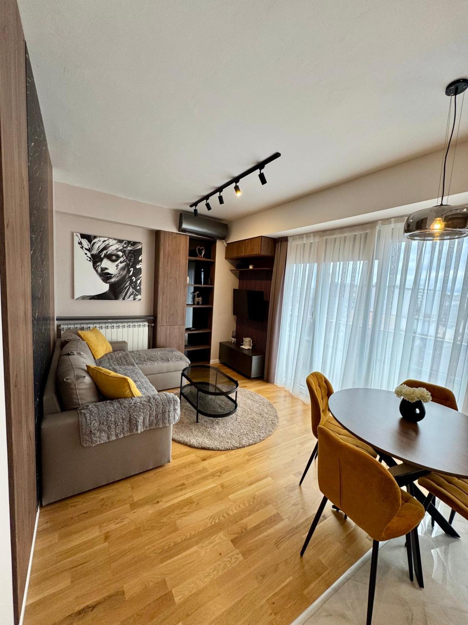 Downtown Riverside Apartments Скопье Экстерьер фото