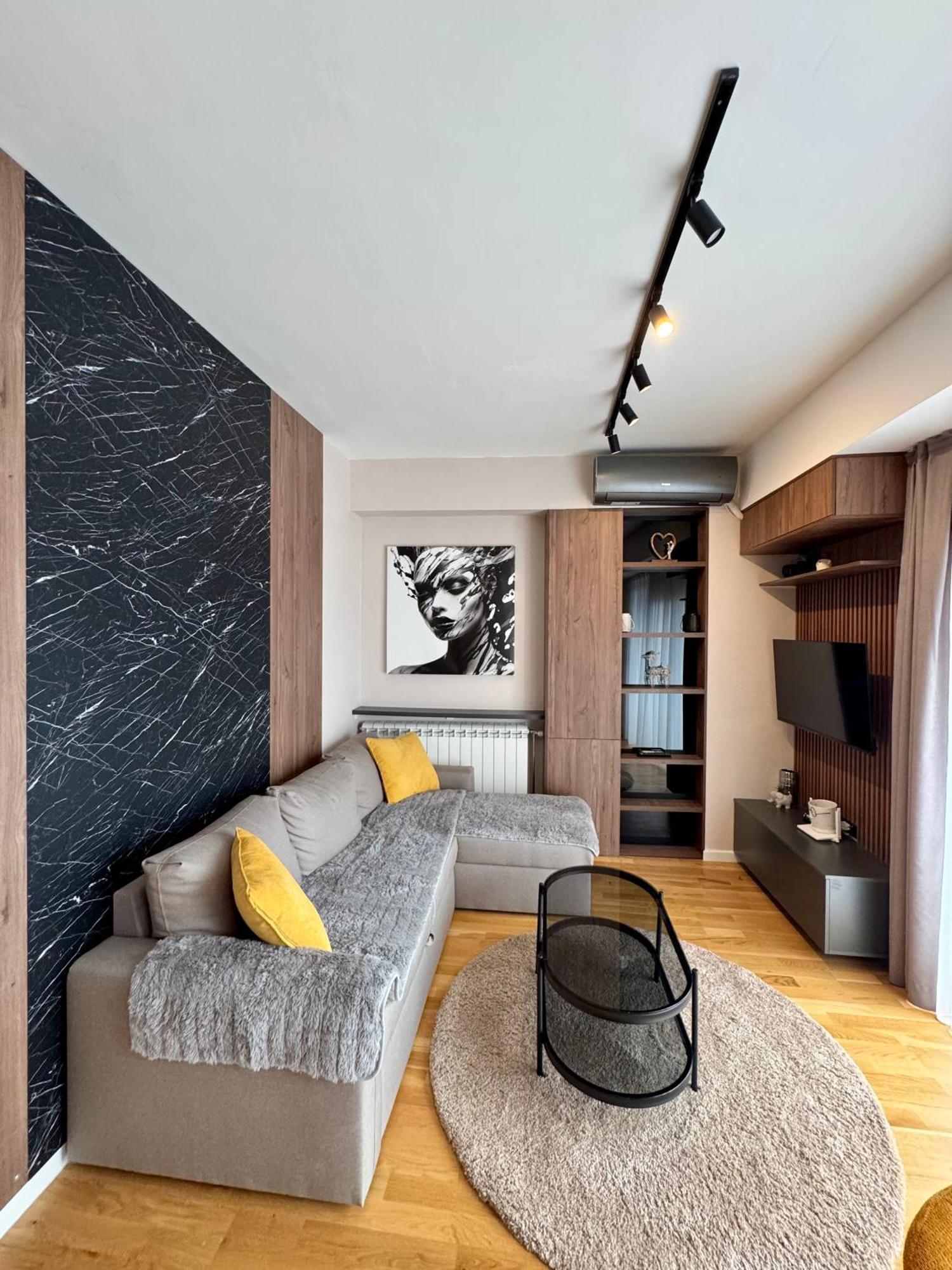 Downtown Riverside Apartments Скопье Экстерьер фото