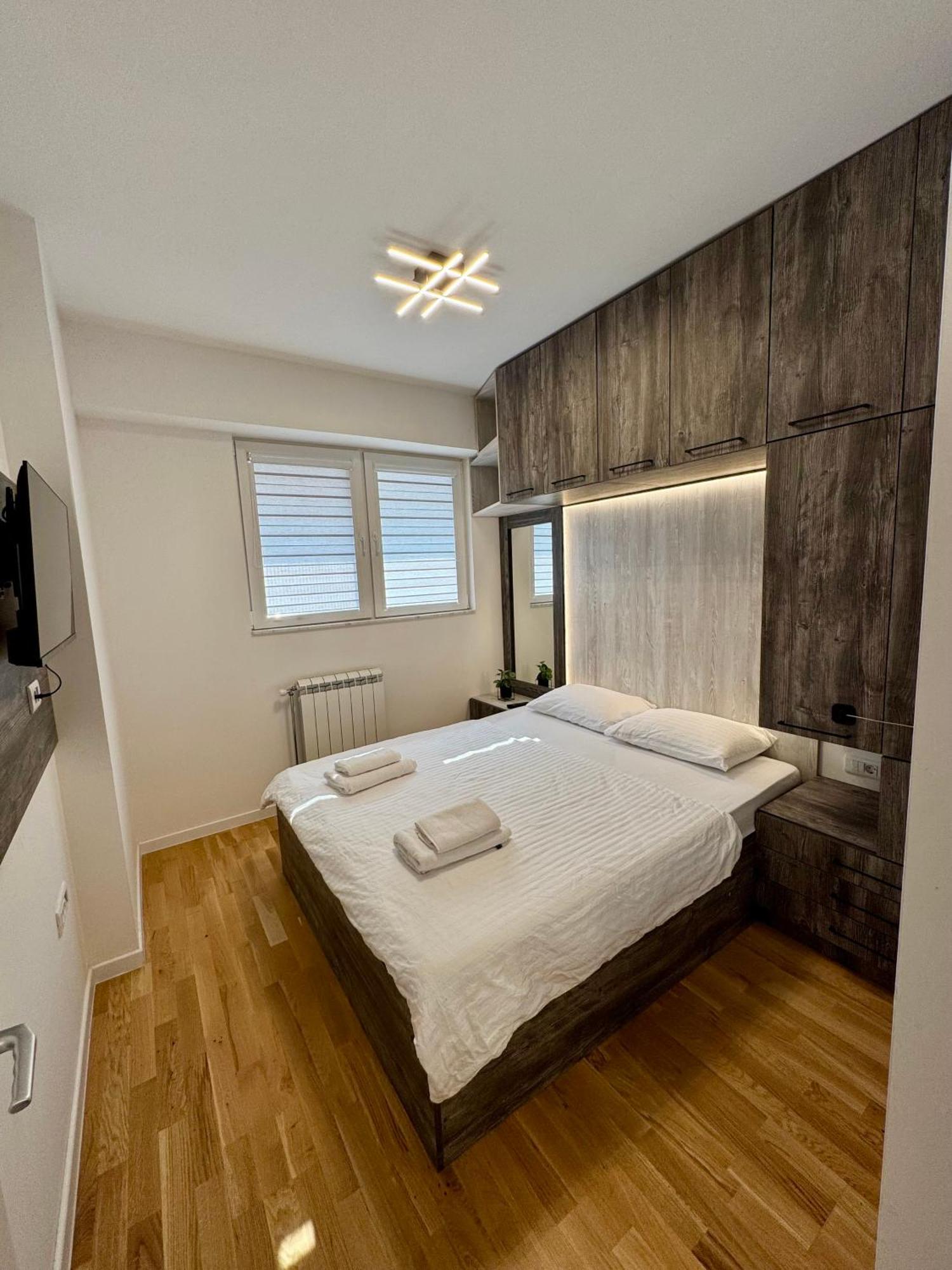 Downtown Riverside Apartments Скопье Экстерьер фото